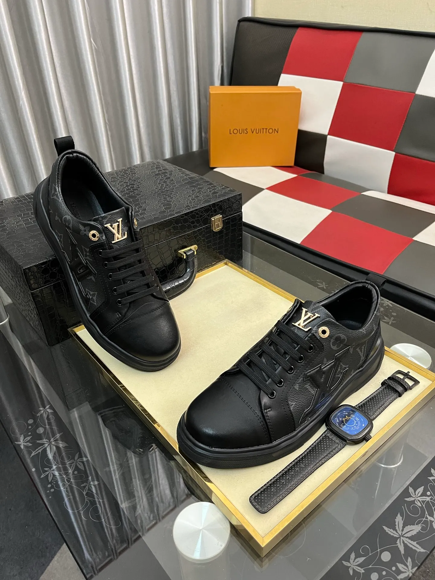 Men's shoes 💰400⌚️⌚️【LOUIS VUITTON】Same style as Louis Vuitton* official website 🚹Men's high-top casual shoes❤️Same style as popular celebrities and big names ~ Best-selling at home and abroad Lv focuses on the checkerboard series...Imported first-layer cowhide with special fabrics➕Full sheep leather lining➕Brand-specific hollow outsole💎Number: 38-443️⃣Colors available